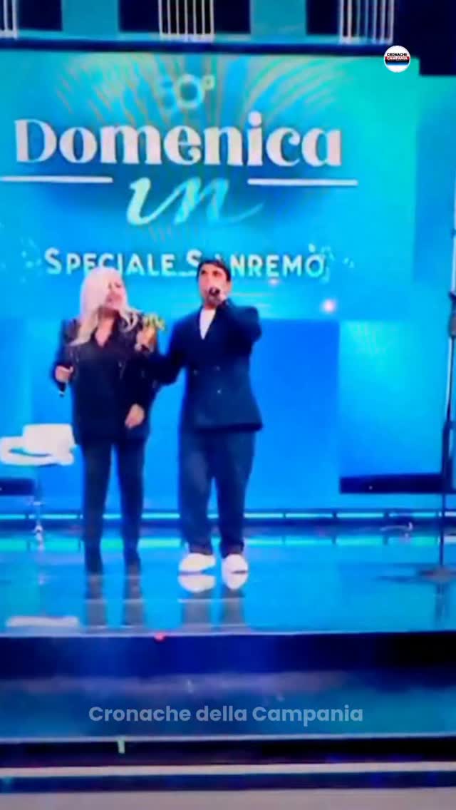 Applausi che coprono le prime note, studio in piedi e occhi lucidi tra il pubblico: @saldavinciofficial…