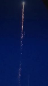 Scia luminosa all’ alba: cosa u00e8 successo nei cieli della Campania? Meteora o qualcosa di…