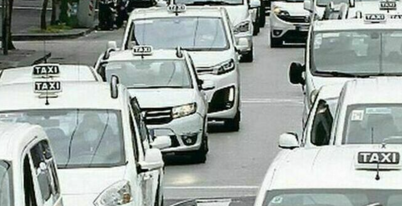 Taxi in rivolta: Napoli paralizzata dalla protesta, chi paga il prezzo?