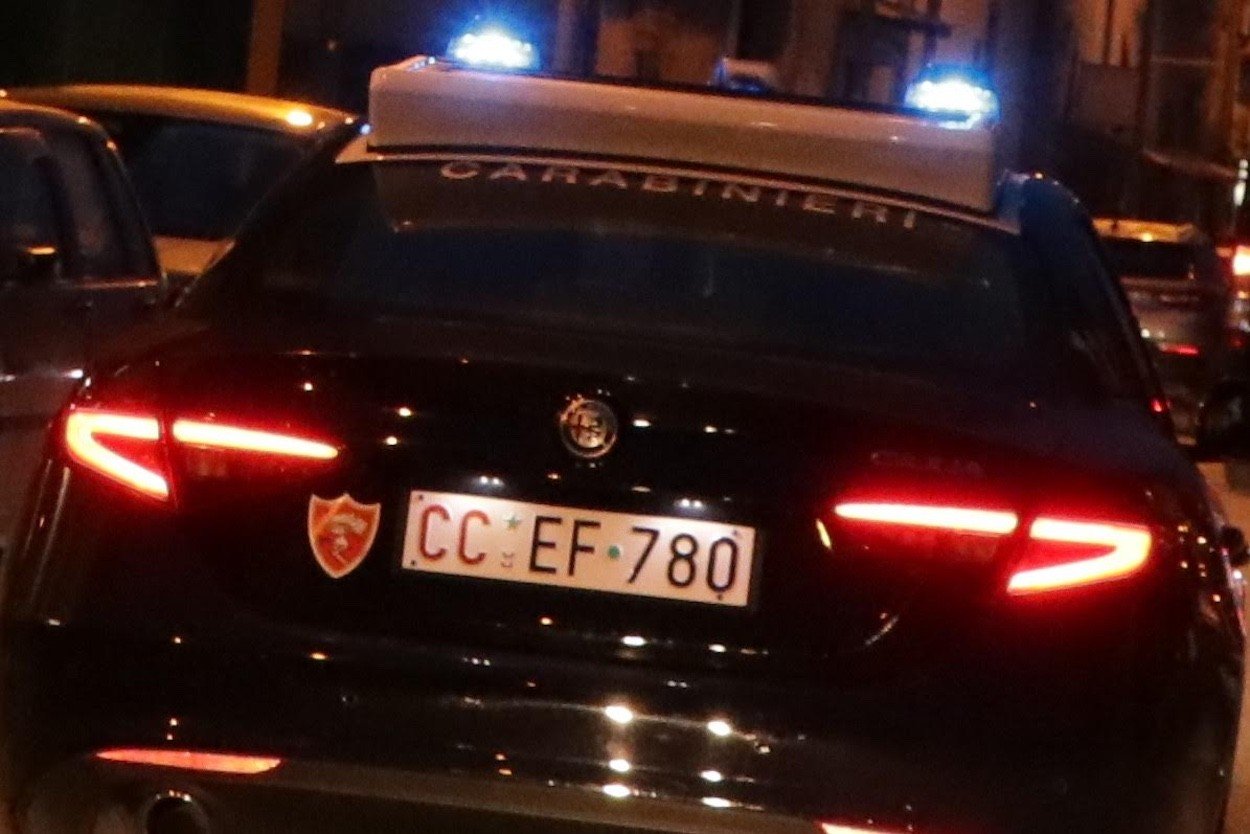 Chiaiano in allerta: giovane arrestato dopo furto d’auto e inseguimento mozzafiato