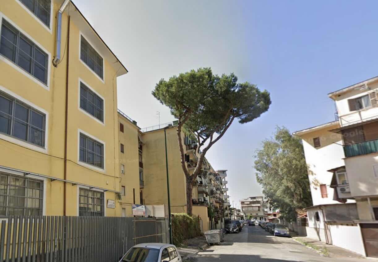 Miano sotto choc: giovane di 21 anni assassinato davanti alla sua abitazione