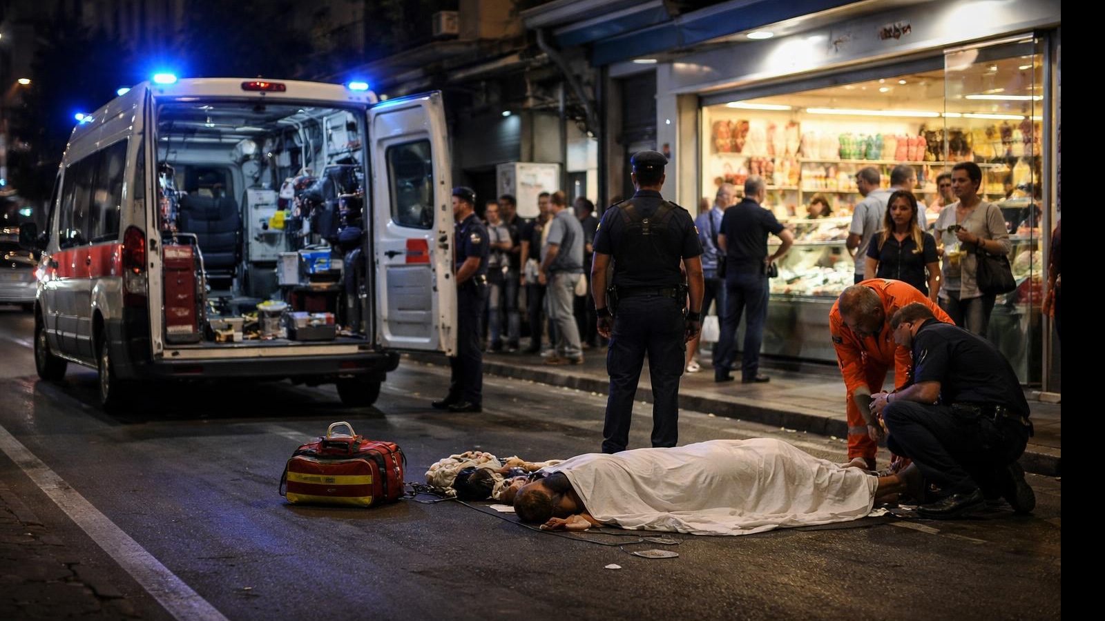 Tragedia a Fuorigrotta: arresto cardiaco fatale dopo un gelato