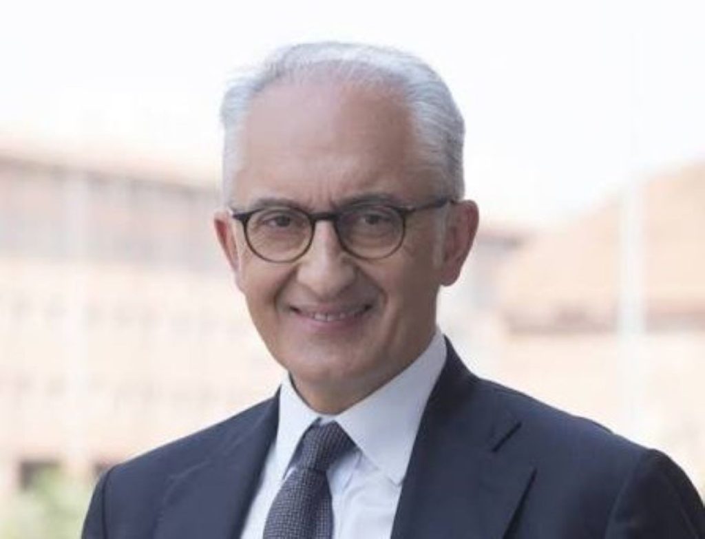 Tangenti da 530mila euro, l’ex sindaco di Caserta Carlo Marino nel mirino della giustizia per un appalto da…