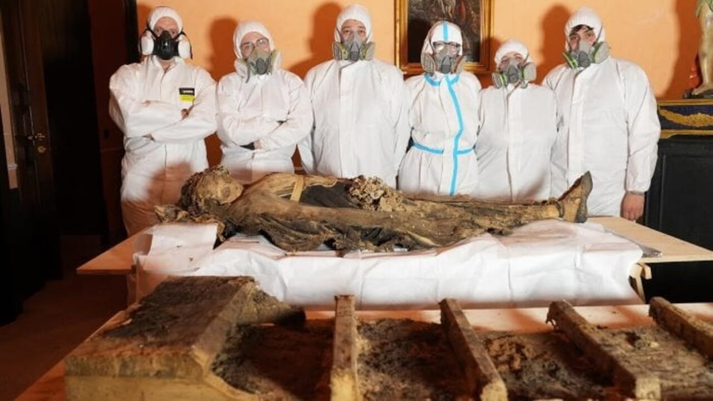 Avellino, scoperta sensazionale: riappare la mummia di una giovane nobildonna ottocentesca!