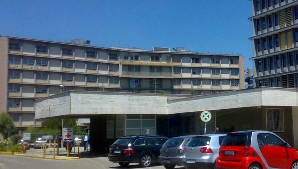 Capaccio, due giovani di Torre Annunziata in gravi condizioni dopo incidente con auto nel canale