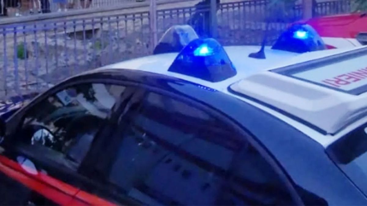 Torre Annunziata, arrestato ladro seriale: colpiva i pendolari con 12 furti in due mesi