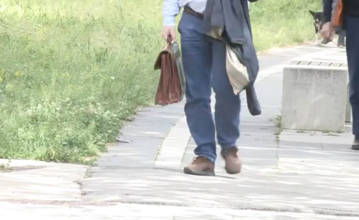 Raid punitivi e minacce armate: un imprenditore di 46 anni sotto processo a Napoli