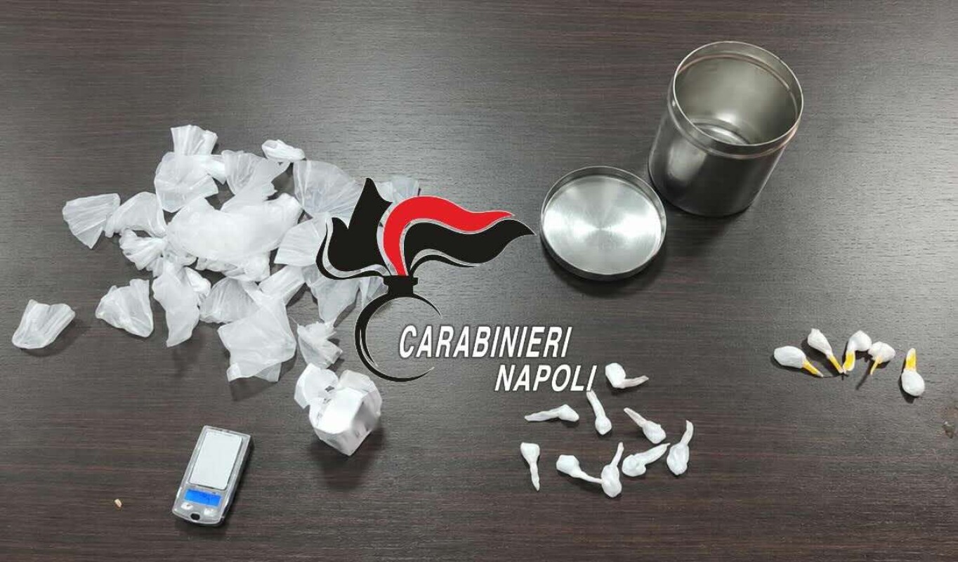Caivano, arrestato spacciatore con il figlio in auto: dosi nascoste pronte alla vendita