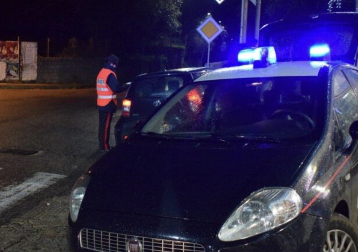 Movida a Coroglio e Bagnoli: interventi della polizia tra ubriachi e parcheggiatori abusivi
