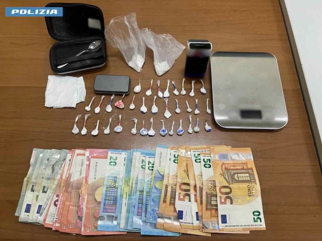 Casoria, spaccio in casa: arrestato un 47enne nonostante i domiciliari