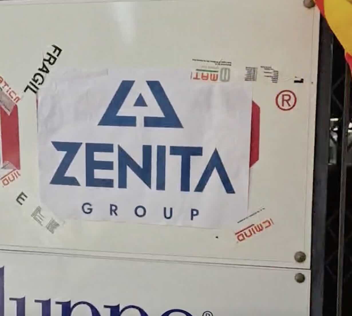 Chiusura della Zenita Group a Napoli: lavoratori in protesta con il deputato Borrelli