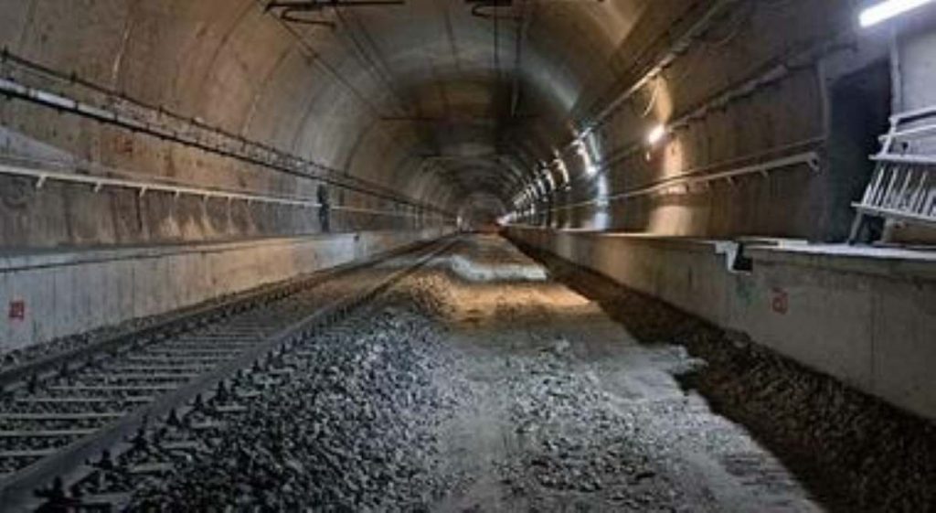 Metro Linea 2 bloccata a Napoli: Regione al lavoro per la riapertura immediata