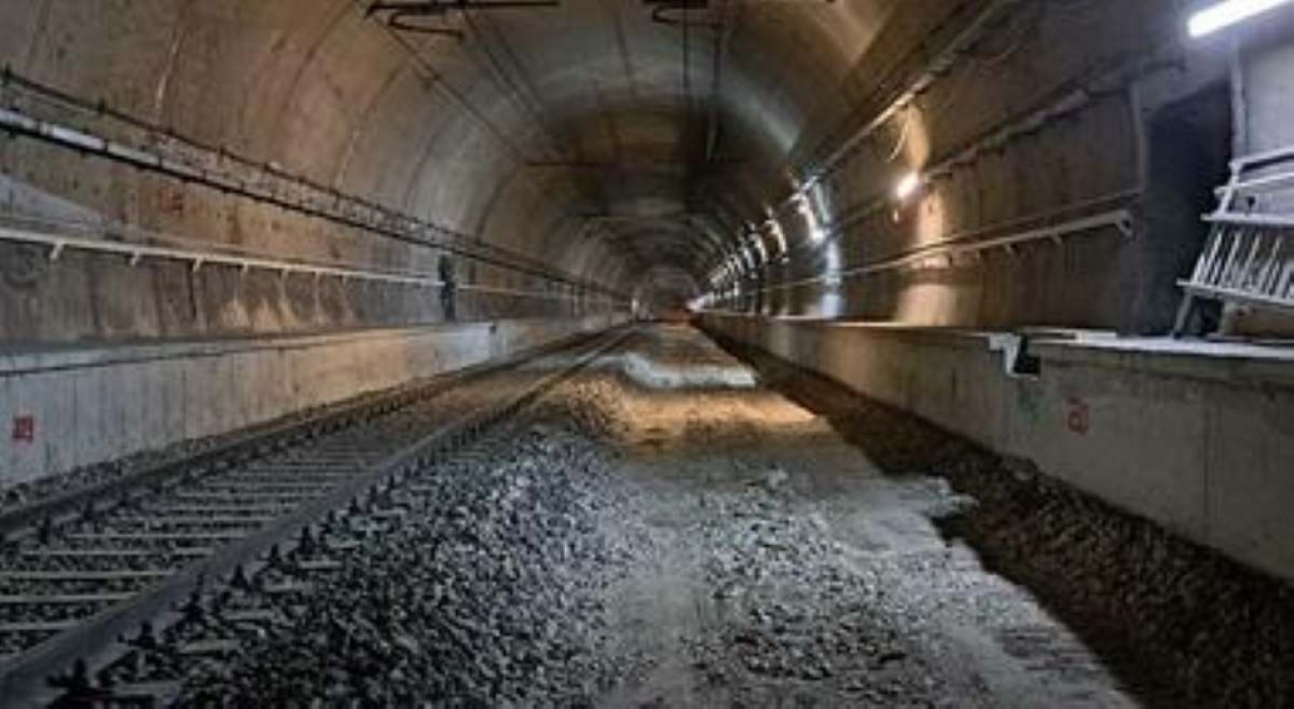 Metro Linea 2 bloccata a Napoli: Regione al lavoro per la riapertura immediata