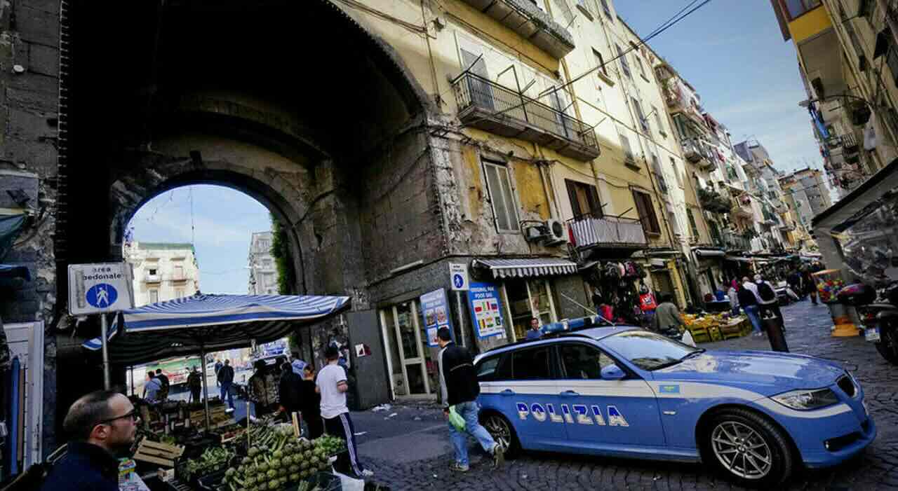 Porta Nolana, blitz delle forze dell’ordine: 36 persone fermate e controlli su 8 veicoli