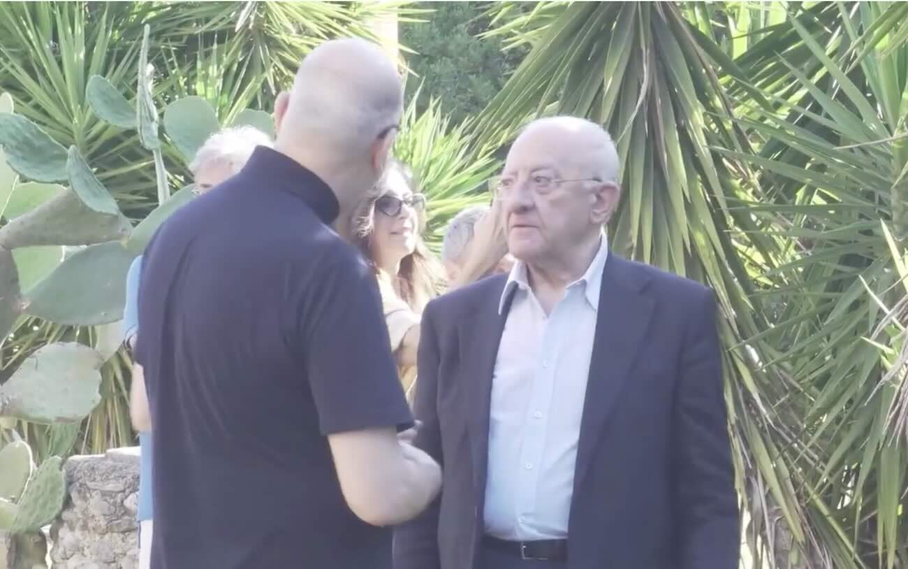 De Luca in prima linea contro il degrado: «Riprenderemo il controllo di Napoli»