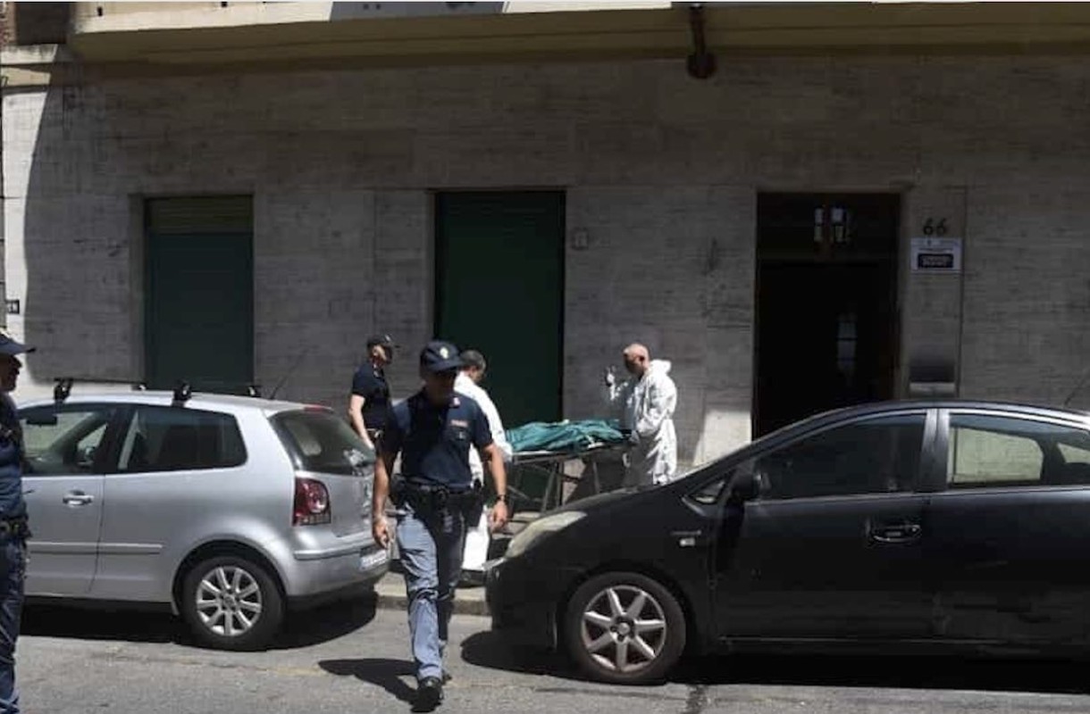 Mamma disperata strangola la figlia di 13 anni e poi si toglie la vita: tragedia a Napoli.