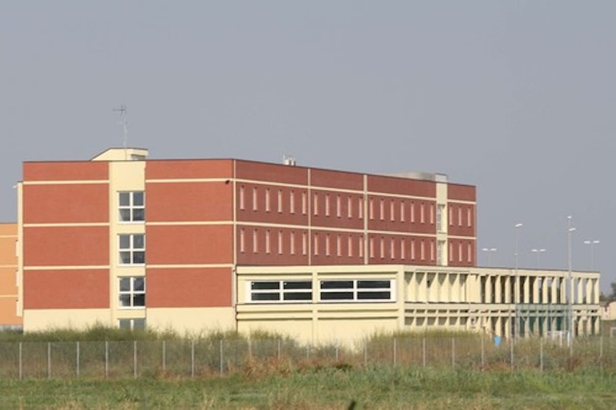Droga e cellulari dal cielo: un sannita tra i coinvolti nel racket al carcere di Rovigo