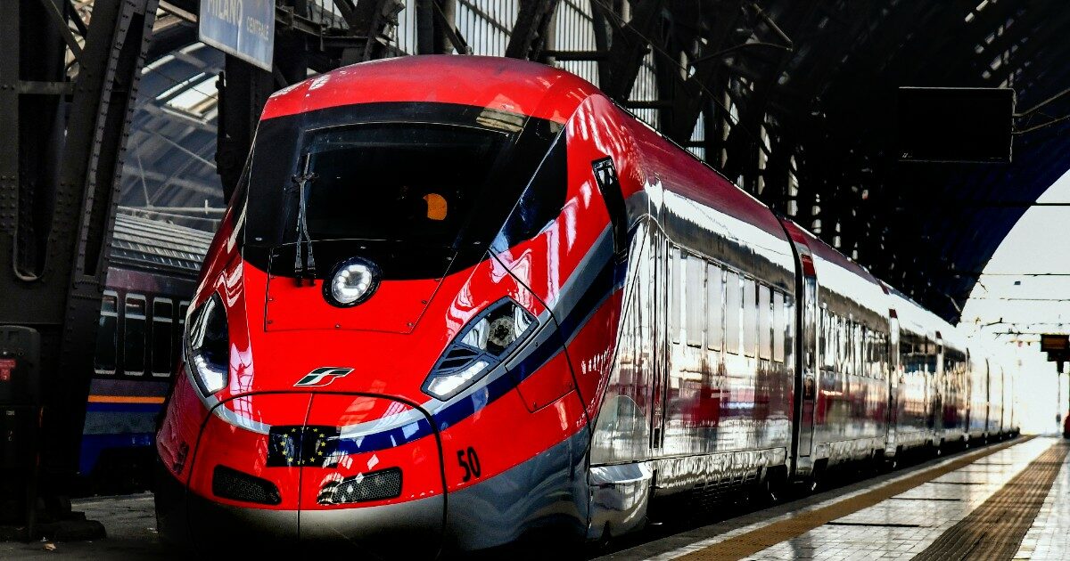 Trenitalia nel mirino degli hacker: curiosità e dati dei clienti a rischio, indagini in corso