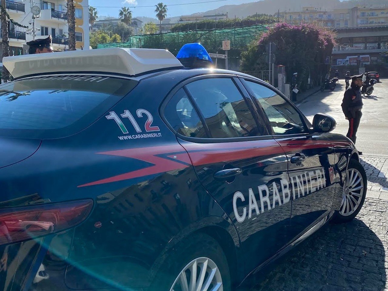 Sorrento, furto da 2mila euro in negozio: tre uomini in manette e cittadini preoccupati