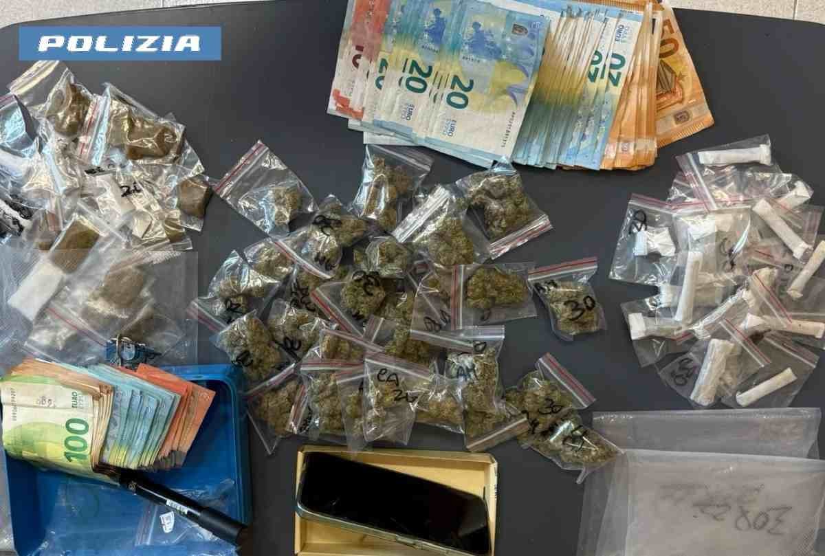 Giugliano, il giovane tenta di disfarsi della droga: arrestato dopo fuga dal balcone
