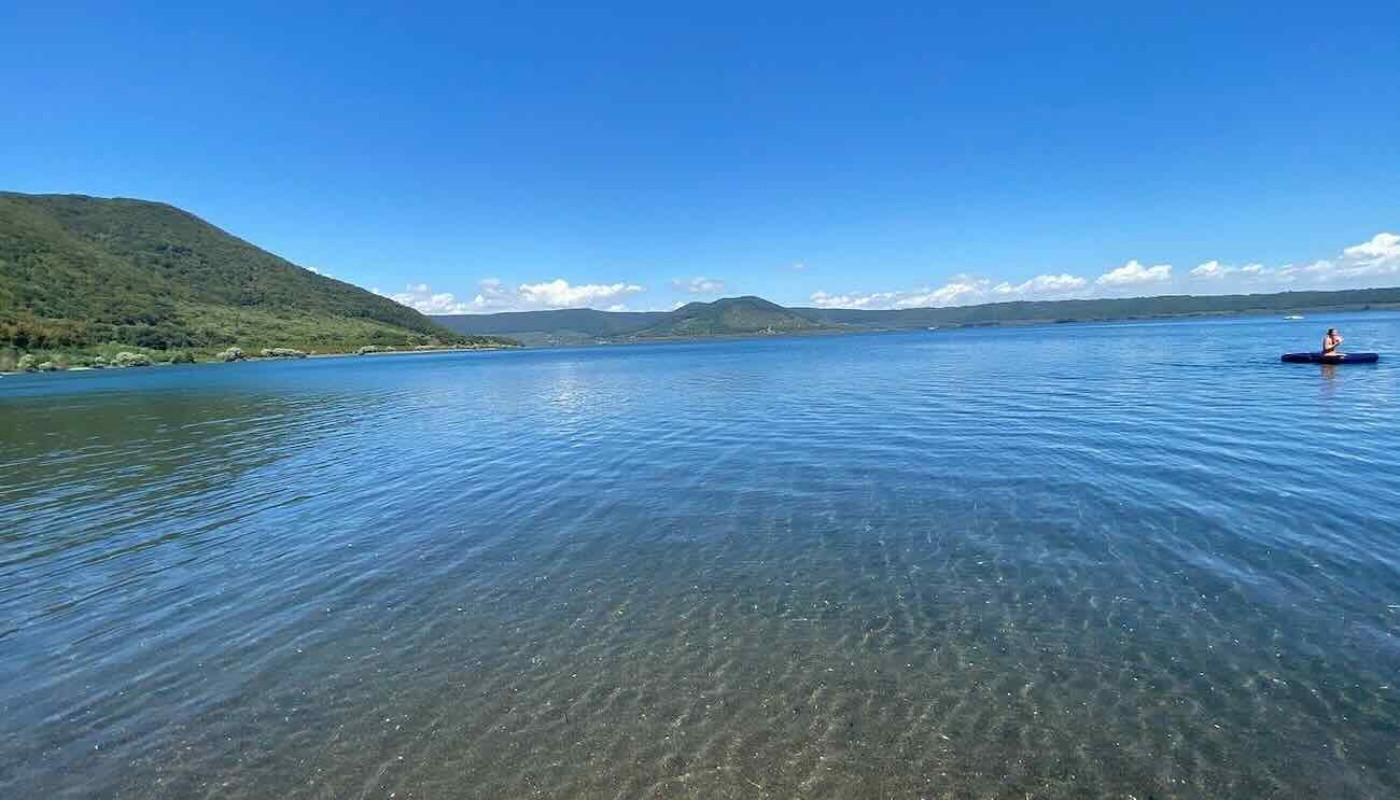 Ministro Roccella in ansia: marito disperso nel lago di Vico dopo un’incidente in acqua