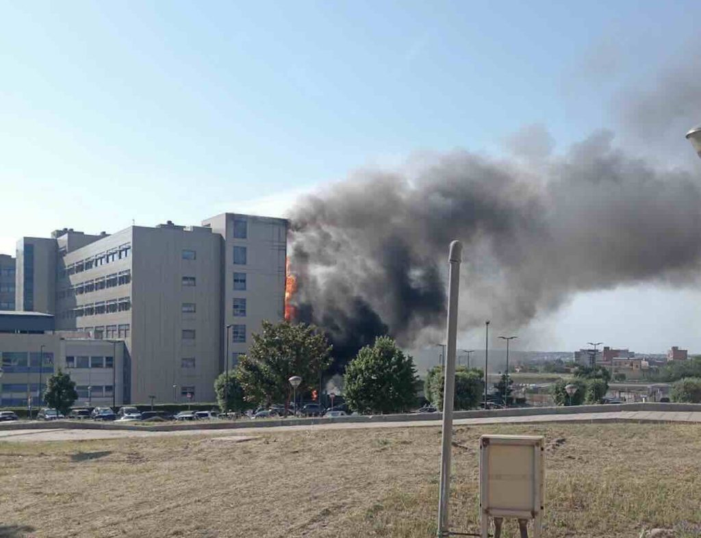 Incendio all’Ospedale del Mare: i cittadini in attesa di risposte dal Prefetto