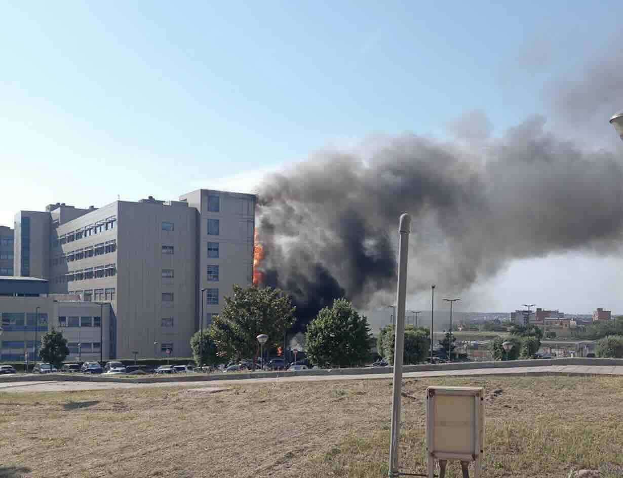 Incendio all’Ospedale del Mare: i cittadini in attesa di risposte dal Prefetto