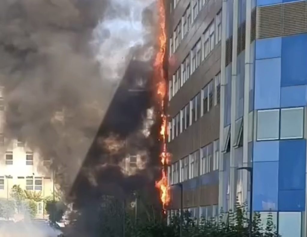 Ospedale del Mare in fiamme, evacuata un’intera ala: cosa è successo realmente?