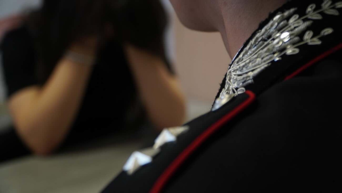Arrestato a Mondragone, 53enne picchia l’ex compagna in un hotel: cresce la preoccupazione tra i residenti