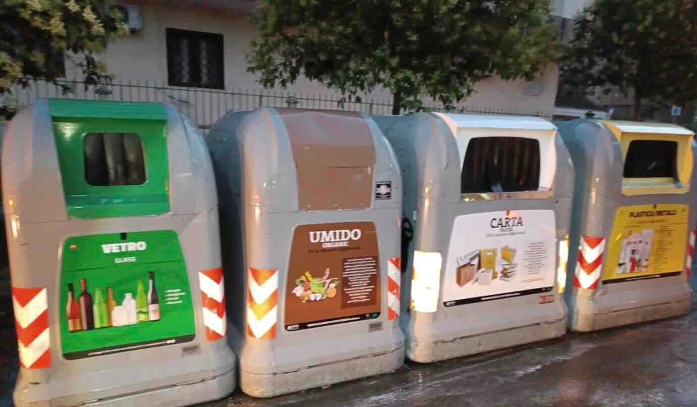 Fuorigrotta, scatta il piano per potenziare la pulizia delle campane: cittadini soddisfatti