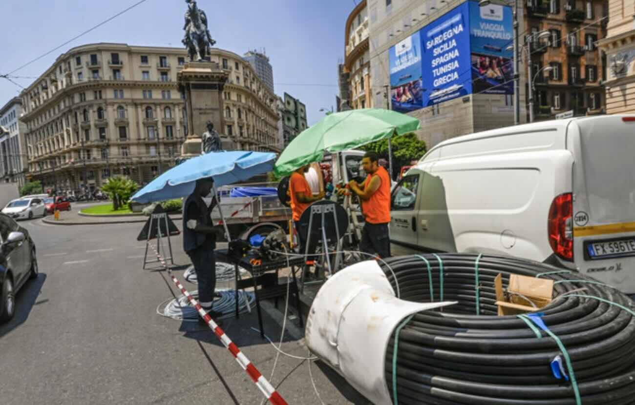 Napoli, energie ristabilite: il centro storico torna a splendere dopo il blackout