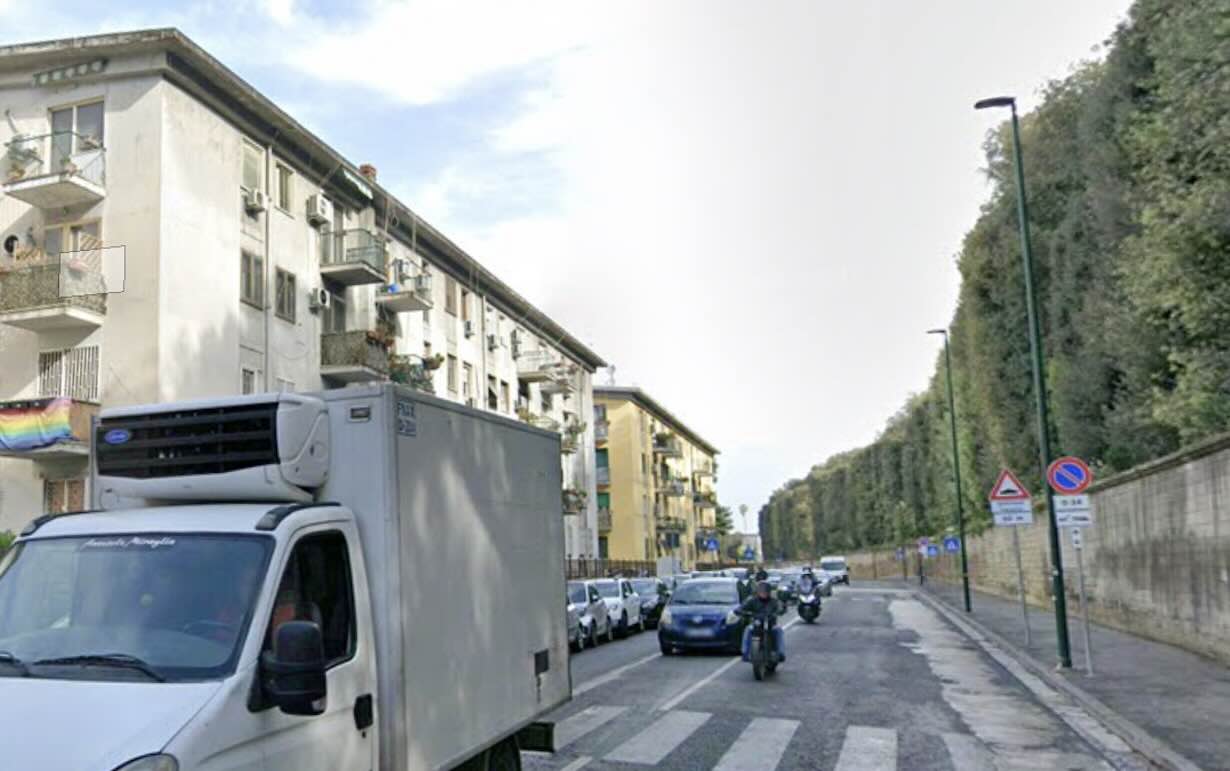 Napoli, arresto choc: 32enne stalker bloccato con un coltello in pieno centro