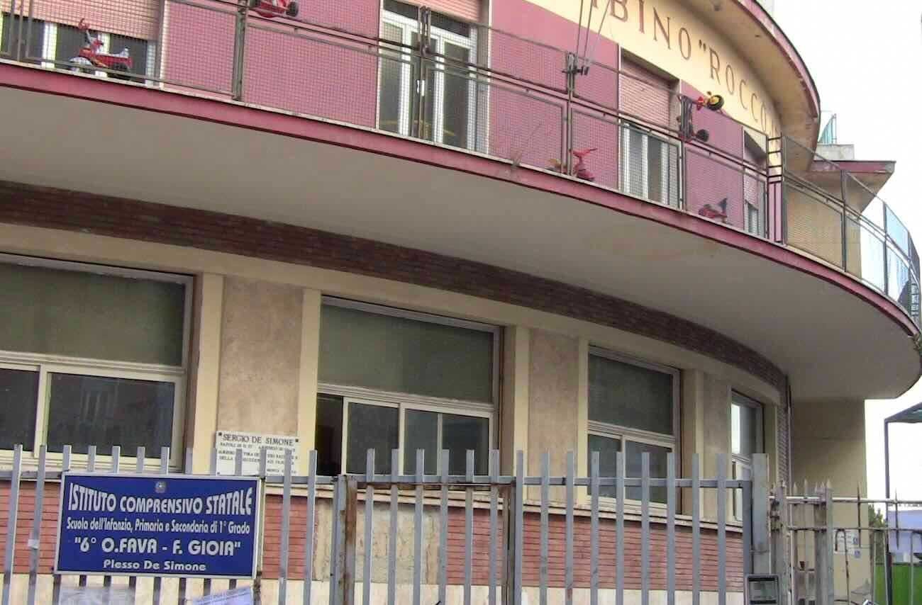 Aggressione razzista a Napoli: 15enne ucraino picchiato da un gruppo dopo l’esame