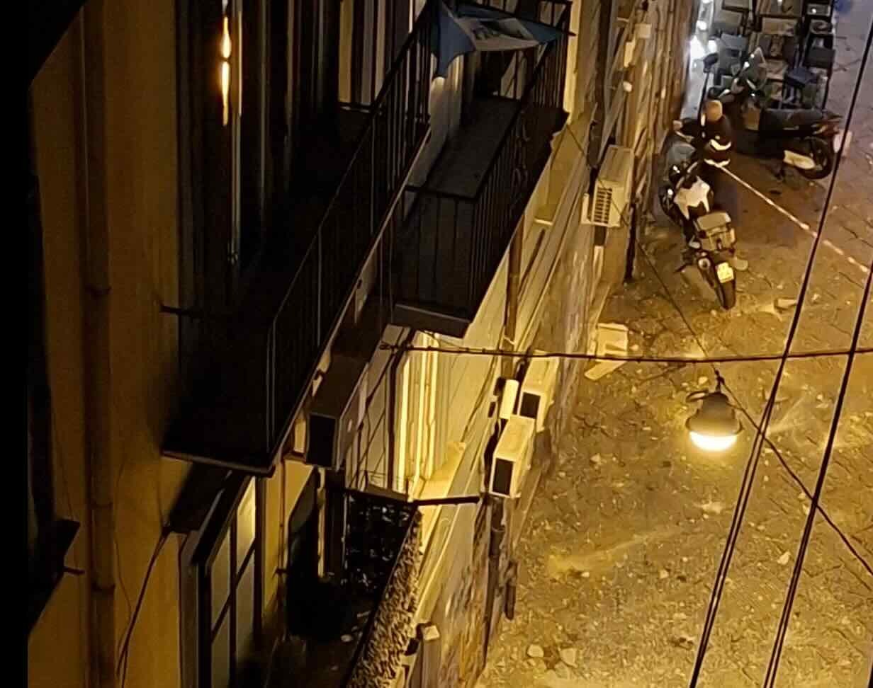 Roghi e paura nei vicoli di Chiaia: una notte di terrore sfiorato nella movida napoletana