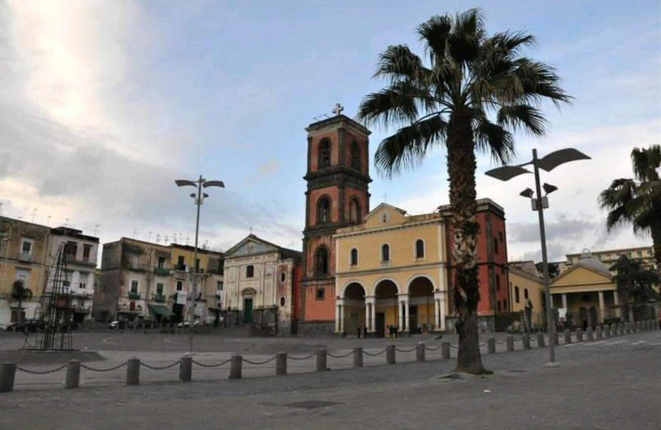 Ercolano, paura in piazza Pugliano: cinque colpi di pistola nel cuore della notte