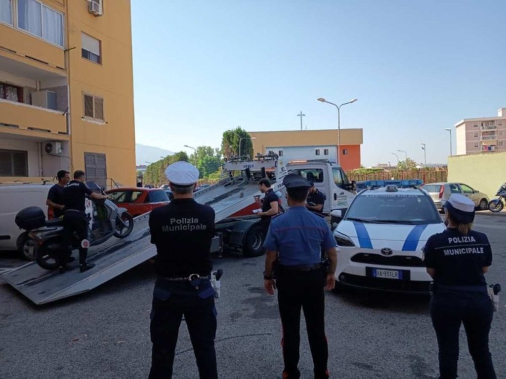 Pomigliano, blitz nel Parco Partenope: sgomberi e denunce per allacci abusivi