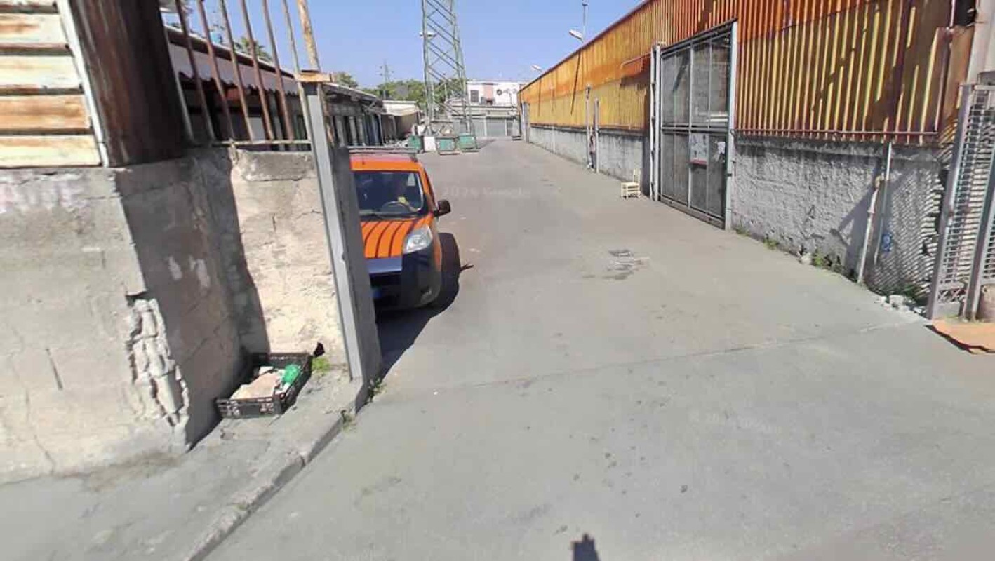 Pompei, padre in pericolo: giovane accoltellato al mercato dei fiori per difenderlo