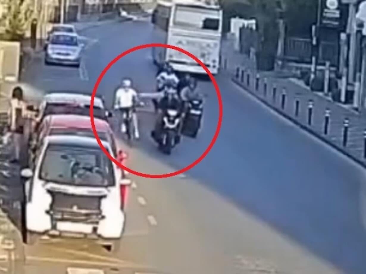 Pompei, minorenne denunciato per la caduta dell’anziano in bicicletta: la comunità chiede giustizia
