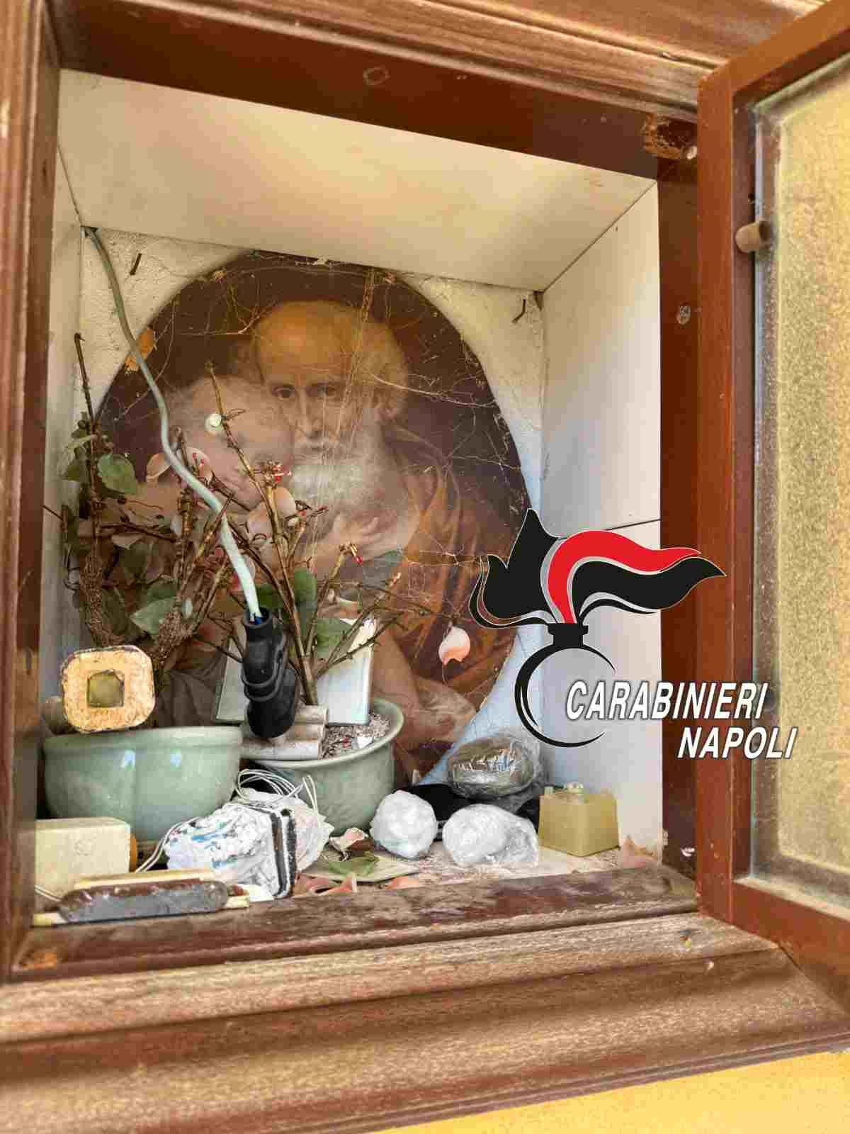 Pozzuoli, scoperta droga in un altarino: arrestato giovane spacciatore