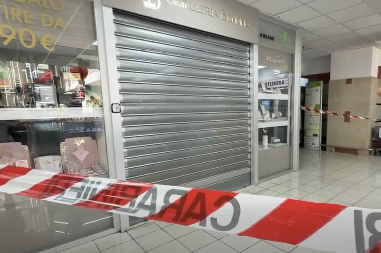 Fuga rocambolesca a Sant’Antimo: banditi in azione rubano Rolex a un automobilista