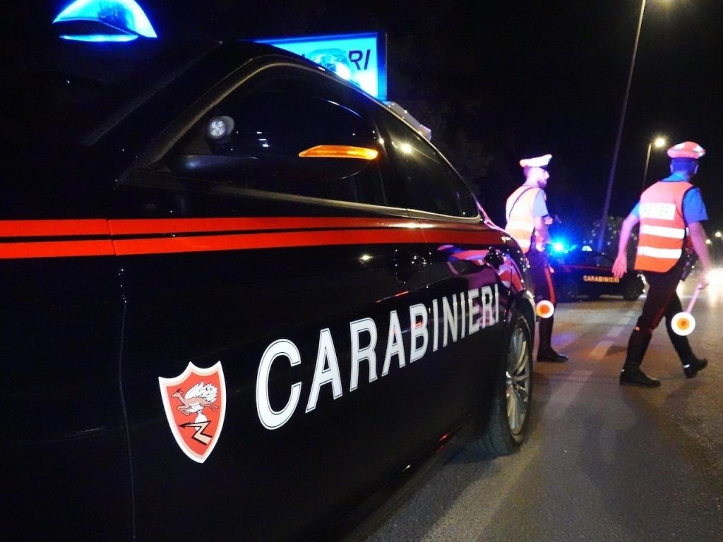 Sant’Antimo: inseguimento con i carabinieri, due denunciati dopo lo schianto nei cassonetti