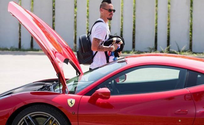 Hamsik torna a Napoli: speranza o illusione in una città in crisi?