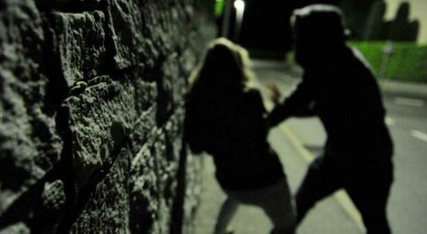 Napoli in ansia: tentato abuso su studentessa Erasmus aggrava il dibattito sulla sicurezza