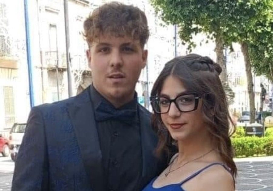 Napoli in lutto: l’omicidio di Martina Carbonaro e il grido di una città ferita