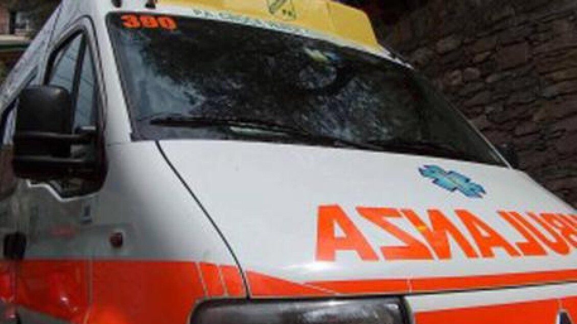 Napoli sotto choc: incidente mortale, un 72enne perde la vita in un drammatico scontro