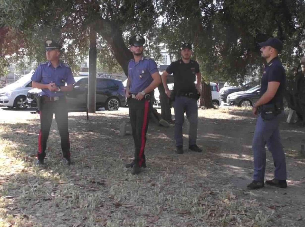 Torri Aragonesi, operazione interforze: 400 kg di rifiuti rimossi per restituire decoro al quartiere
