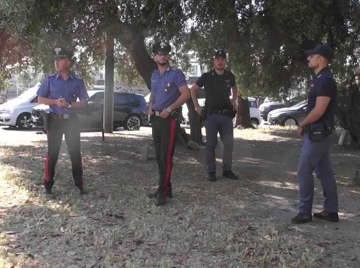 Torri Aragonesi, operazione interforze: 400 kg di rifiuti rimossi per restituire decoro al quartiere