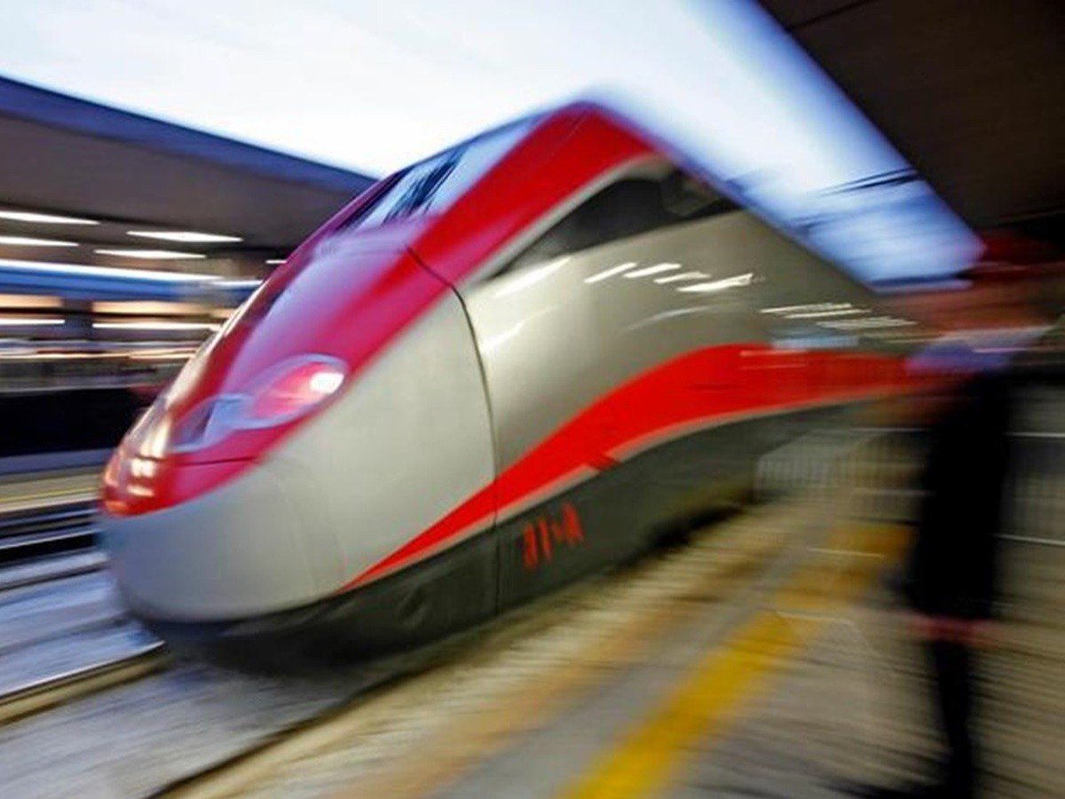 Stop ai trasporti in Campania: aerei, treni e navi fermi dal 21 al 24 luglio