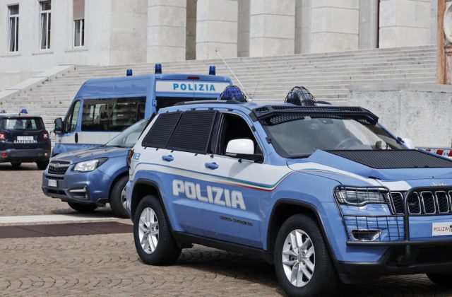S.Antonio Abate, ferma la polizia: 16 kg di sigarette di contrabbando e hashish sequestrati