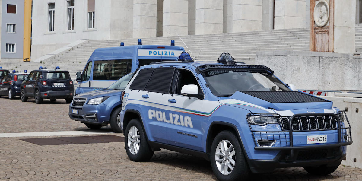 S.Antonio Abate, ferma la polizia: 16 kg di sigarette di contrabbando e hashish sequestrati